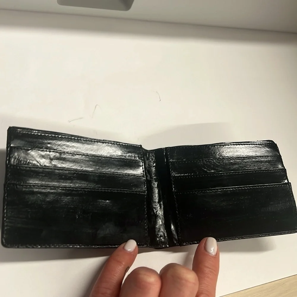 Black Eelskin Bifold Double Compartment Wallet - New